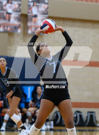 Thumbnail 3 in Harlan vs Lee (NEISD Volleyball Tournament) photogallery.