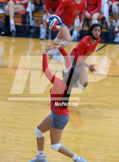 Thumbnail 3 in Harlan vs Lee (NEISD Volleyball Tournament) photogallery.