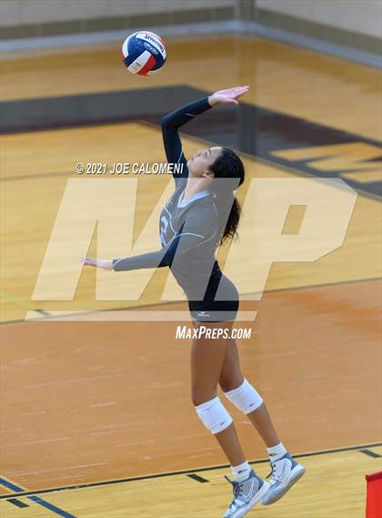 Thumbnail 2 in Harlan vs Lee (NEISD Volleyball Tournament) photogallery.