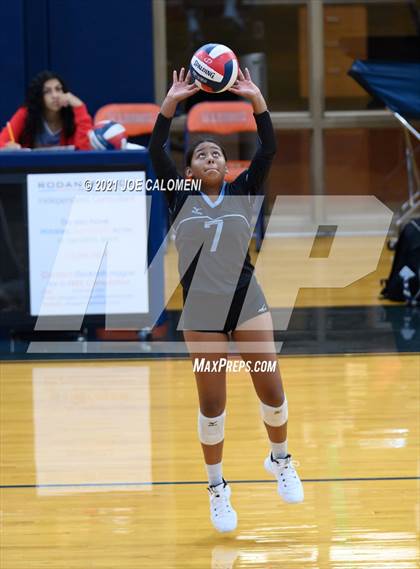 Thumbnail 2 in Harlan vs Lee (NEISD Volleyball Tournament) photogallery.