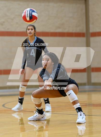 Thumbnail 2 in Harlan vs Lee (NEISD Volleyball Tournament) photogallery.