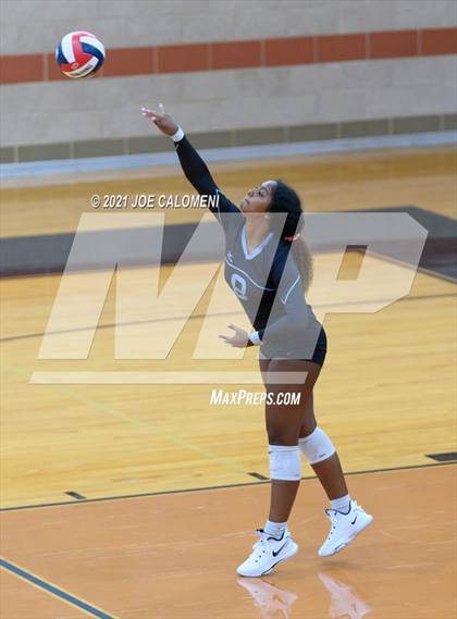 Thumbnail 3 in Harlan vs Lee (NEISD Volleyball Tournament) photogallery.