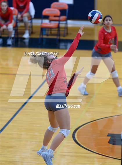 Thumbnail 2 in Harlan vs Lee (NEISD Volleyball Tournament) photogallery.