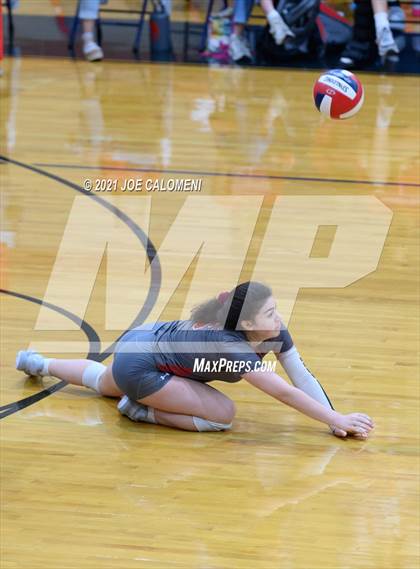 Thumbnail 3 in Harlan vs Lee (NEISD Volleyball Tournament) photogallery.