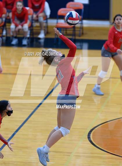 Thumbnail 1 in Harlan vs Lee (NEISD Volleyball Tournament) photogallery.