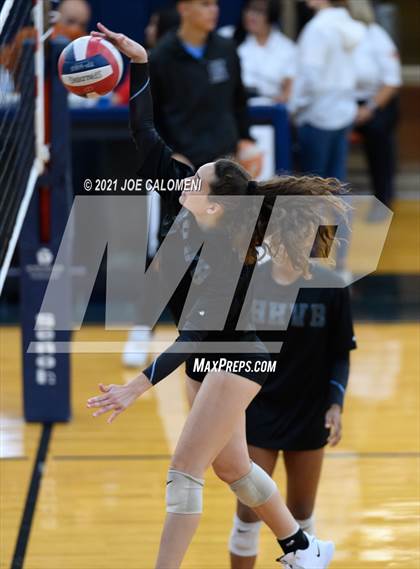 Thumbnail 3 in Harlan vs Lee (NEISD Volleyball Tournament) photogallery.