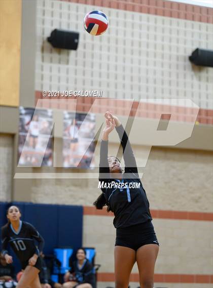 Thumbnail 1 in Harlan vs Lee (NEISD Volleyball Tournament) photogallery.