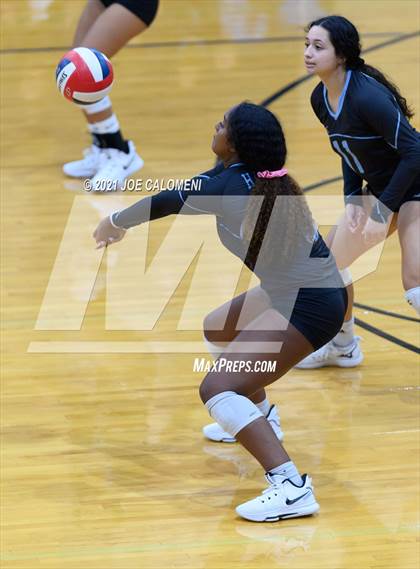 Thumbnail 1 in Harlan vs Lee (NEISD Volleyball Tournament) photogallery.