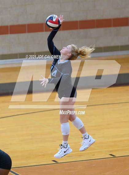 Thumbnail 3 in Harlan vs Lee (NEISD Volleyball Tournament) photogallery.
