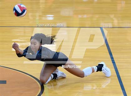 Thumbnail 3 in Harlan vs Lee (NEISD Volleyball Tournament) photogallery.