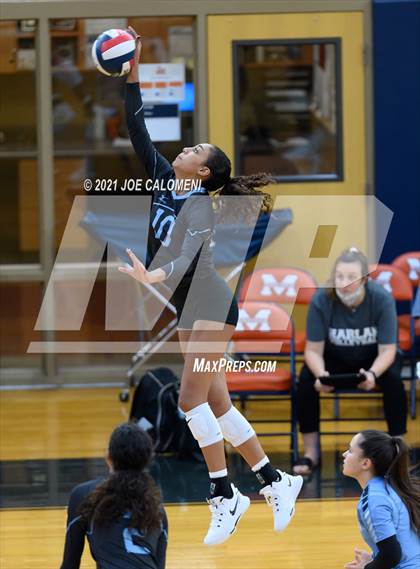 Thumbnail 3 in Harlan vs Lee (NEISD Volleyball Tournament) photogallery.