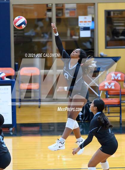 Thumbnail 3 in Harlan vs Lee (NEISD Volleyball Tournament) photogallery.