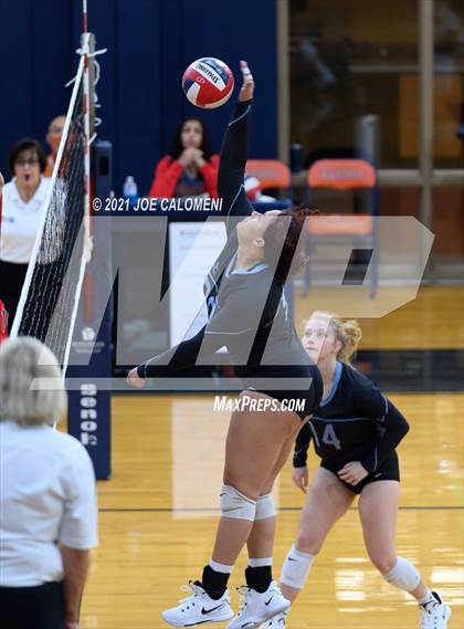 Thumbnail 3 in Harlan vs Lee (NEISD Volleyball Tournament) photogallery.