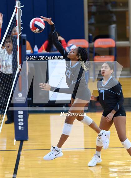 Thumbnail 1 in Harlan vs Lee (NEISD Volleyball Tournament) photogallery.