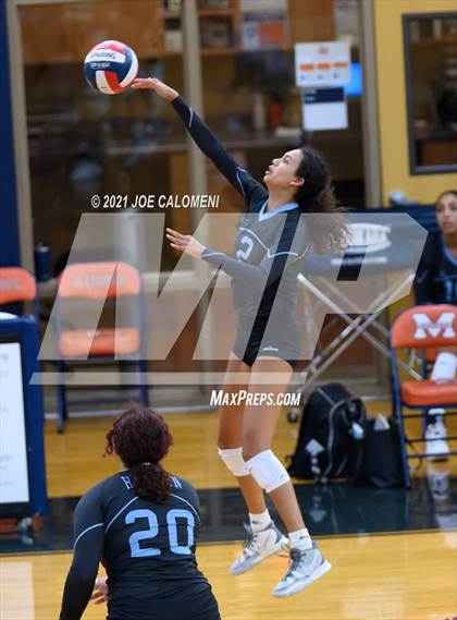 Thumbnail 1 in Harlan vs Lee (NEISD Volleyball Tournament) photogallery.