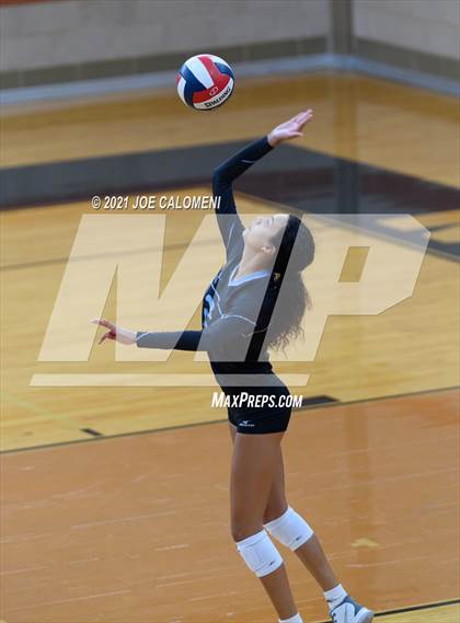 Thumbnail 1 in Harlan vs Lee (NEISD Volleyball Tournament) photogallery.