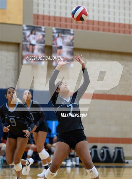 Thumbnail 2 in Harlan vs Lee (NEISD Volleyball Tournament) photogallery.