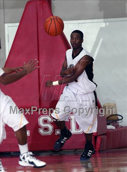 Thumbnail 3 in Fort Bend Marshall vs. North Crowley (McDonald's Texas Invitational) photogallery.
