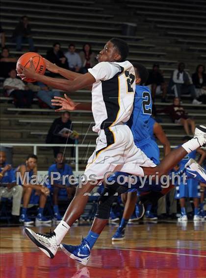 Thumbnail 3 in Fort Bend Marshall vs. North Crowley (McDonald's Texas Invitational) photogallery.