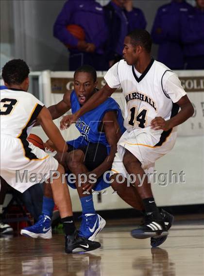 Thumbnail 2 in Fort Bend Marshall vs. North Crowley (McDonald's Texas Invitational) photogallery.