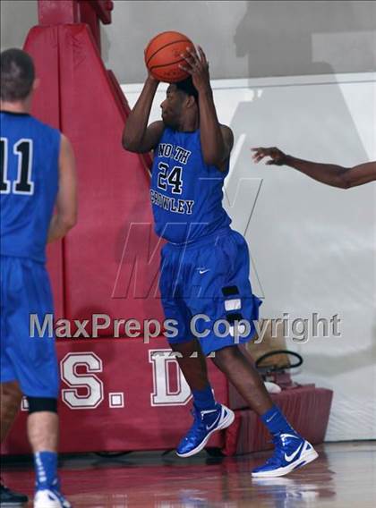 Thumbnail 1 in Fort Bend Marshall vs. North Crowley (McDonald's Texas Invitational) photogallery.