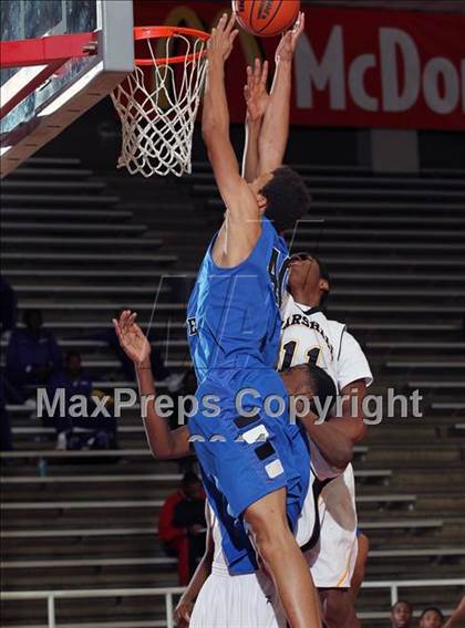 Thumbnail 3 in Fort Bend Marshall vs. North Crowley (McDonald's Texas Invitational) photogallery.