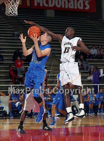 Thumbnail 3 in Fort Bend Marshall vs. North Crowley (McDonald's Texas Invitational) photogallery.