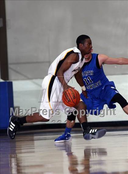 Thumbnail 1 in Fort Bend Marshall vs. North Crowley (McDonald's Texas Invitational) photogallery.