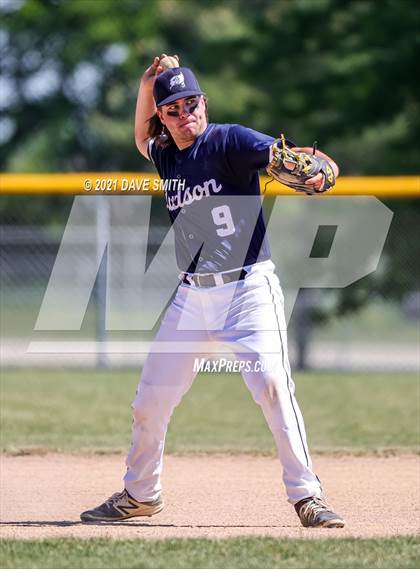 Thumbnail 1 in Iowa Falls-Alden vs Hudson (Hudson Invitational) photogallery.