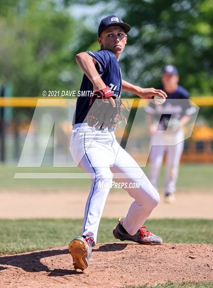 Thumbnail 1 in Iowa Falls-Alden vs Hudson (Hudson Invitational) photogallery.