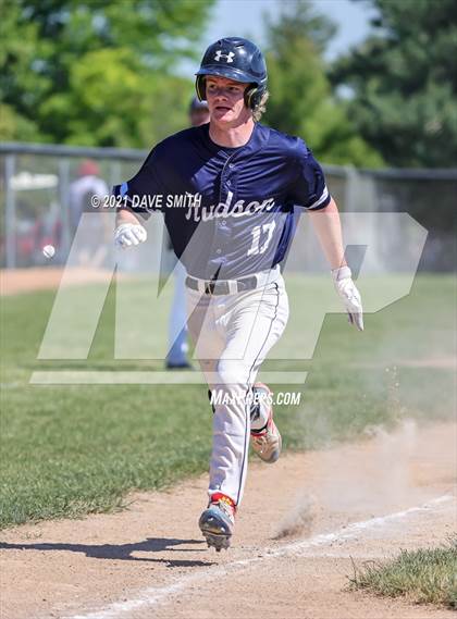 Thumbnail 2 in Iowa Falls-Alden vs Hudson (Hudson Invitational) photogallery.