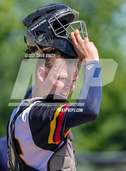 Thumbnail 2 in Iowa Falls-Alden vs Hudson (Hudson Invitational) photogallery.