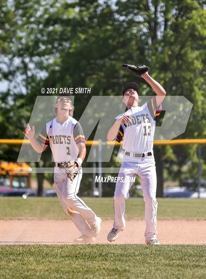 Thumbnail 2 in Iowa Falls-Alden vs Hudson (Hudson Invitational) photogallery.