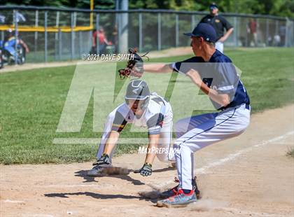 Thumbnail 3 in Iowa Falls-Alden vs Hudson (Hudson Invitational) photogallery.