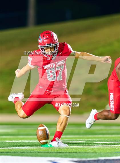 Thumbnail 3 in Deer Park vs. North Shore (UIL 6A D1 Football Bi-District) photogallery.