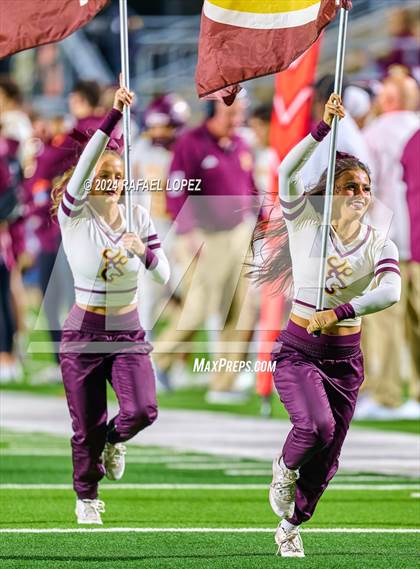 Thumbnail 2 in Deer Park vs. North Shore (UIL 6A D1 Football Bi-District) photogallery.