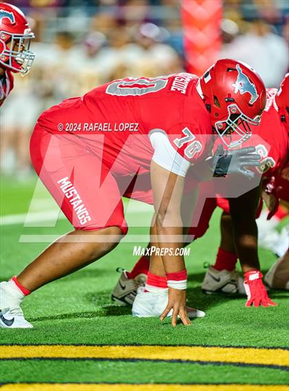 Thumbnail 2 in Deer Park vs. North Shore (UIL 6A D1 Football Bi-District) photogallery.