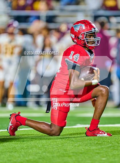 Thumbnail 3 in Deer Park vs. North Shore (UIL 6A D1 Football Bi-District) photogallery.