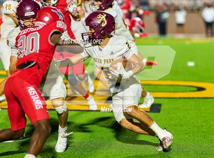 Thumbnail 2 in Deer Park vs. North Shore (UIL 6A D1 Football Bi-District) photogallery.