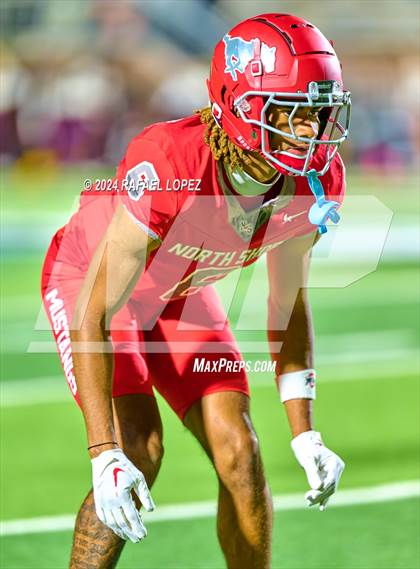 Thumbnail 3 in Deer Park vs. North Shore (UIL 6A D1 Football Bi-District) photogallery.