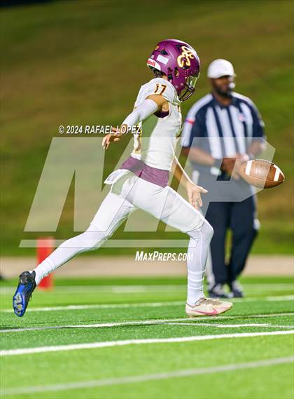 Thumbnail 3 in Deer Park vs. North Shore (UIL 6A D1 Football Bi-District) photogallery.