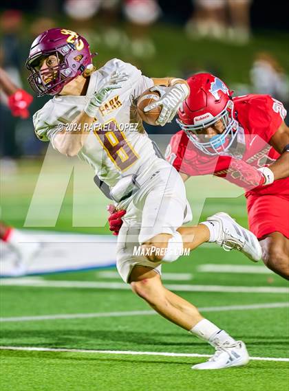 Thumbnail 3 in Deer Park vs. North Shore (UIL 6A D1 Football Bi-District) photogallery.