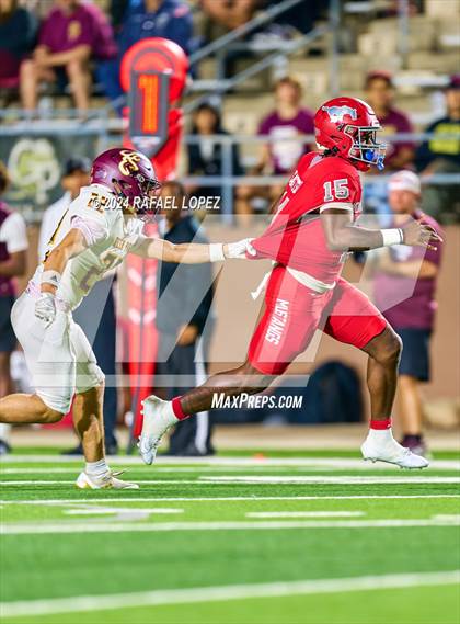 Thumbnail 1 in Deer Park vs. North Shore (UIL 6A D1 Football Bi-District) photogallery.