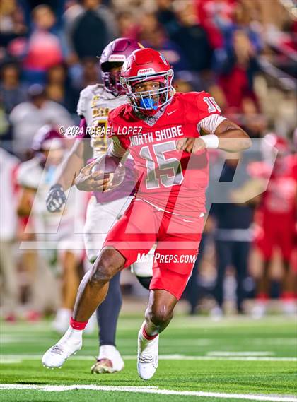 Thumbnail 2 in Deer Park vs. North Shore (UIL 6A D1 Football Bi-District) photogallery.