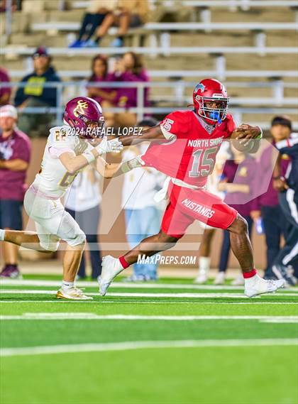 Thumbnail 2 in Deer Park vs. North Shore (UIL 6A D1 Football Bi-District) photogallery.