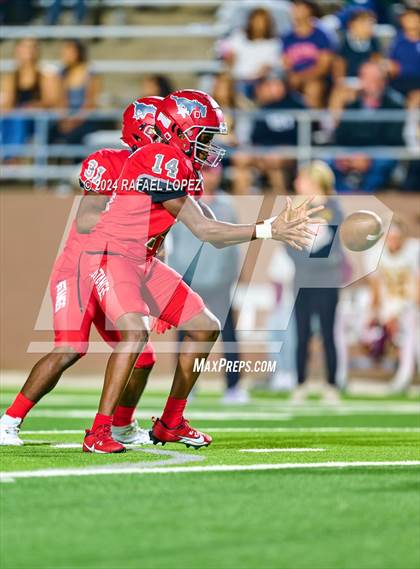 Thumbnail 3 in Deer Park vs. North Shore (UIL 6A D1 Football Bi-District) photogallery.