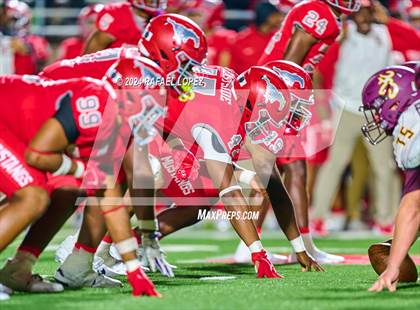 Thumbnail 1 in Deer Park vs. North Shore (UIL 6A D1 Football Bi-District) photogallery.
