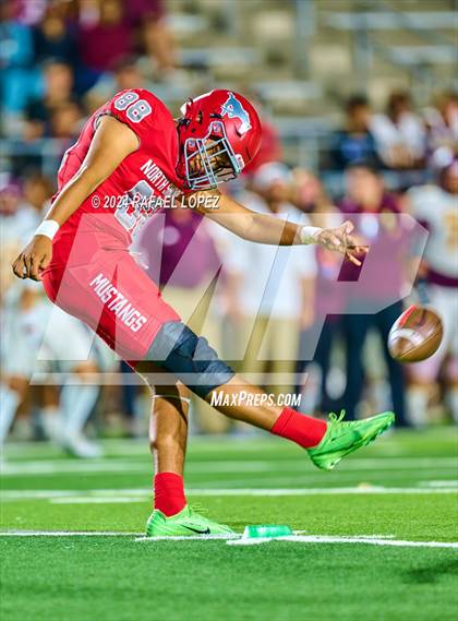 Thumbnail 1 in Deer Park vs. North Shore (UIL 6A D1 Football Bi-District) photogallery.