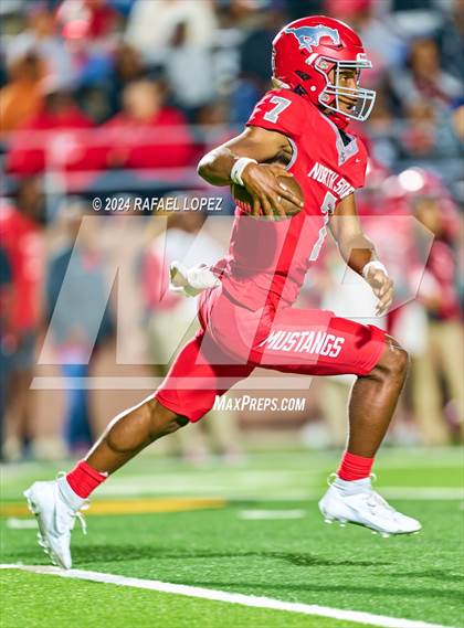 Thumbnail 3 in Deer Park vs. North Shore (UIL 6A D1 Football Bi-District) photogallery.