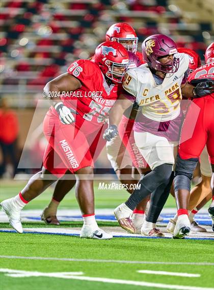 Thumbnail 2 in Deer Park vs. North Shore (UIL 6A D1 Football Bi-District) photogallery.